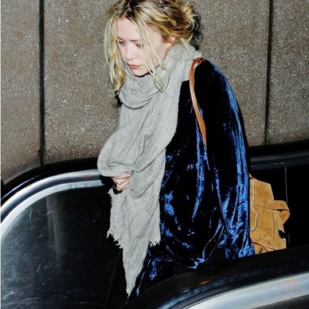 Massive Extra Large Featherweight Cream Scarf - image 3